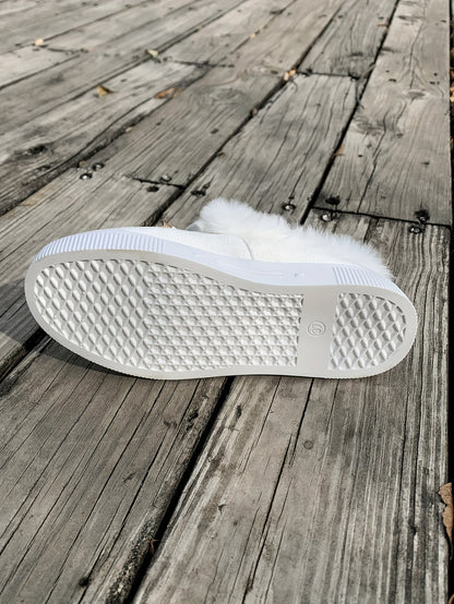 Cozy Fluffy Boots for Women - Soft Platform, Thermal Lining, Round Toe, Non-slip Sole, Warm and Comfortable Winter Boots with Soft Sole for Snowy Days - Perfect for Cold Weather