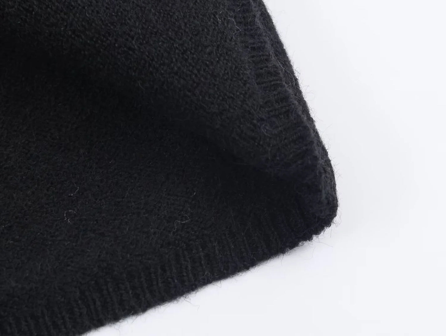 2025 Winter New Women's Sweet and Alluring Fashion V-neck Lace-trimmed Loose Long-sleeved Knit Sweater