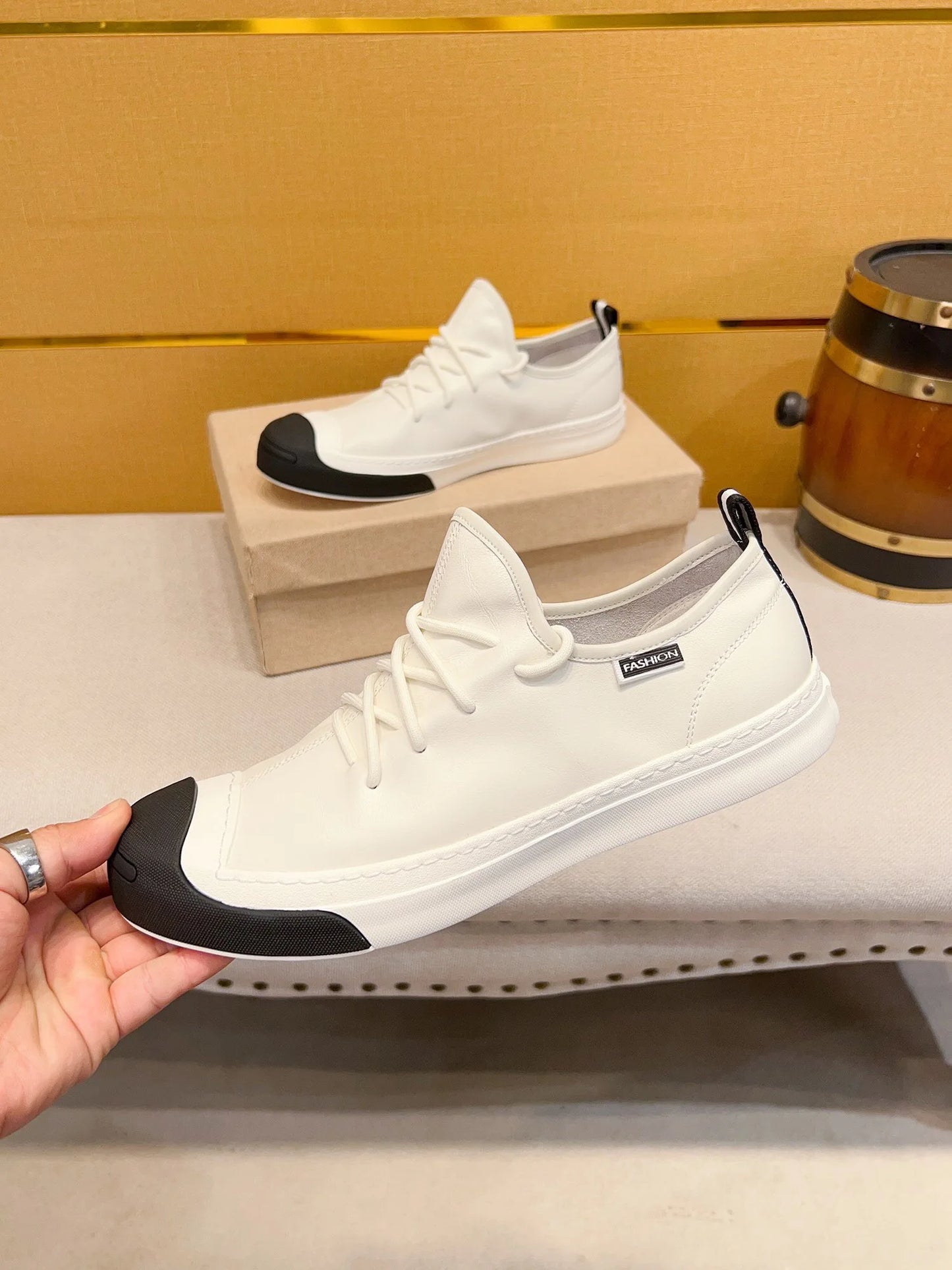 European Men's fashion Genuine leather Sports Lace-up classic Casual shoes sneakers Running shoes