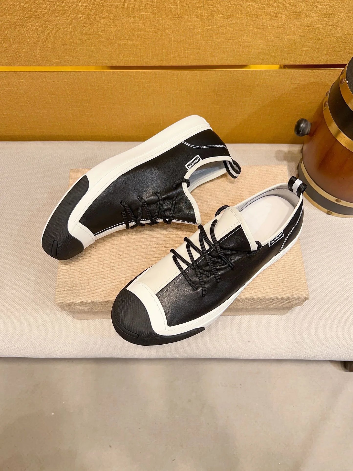 European Men's fashion Genuine leather Sports Lace-up classic Casual shoes sneakers Running shoes