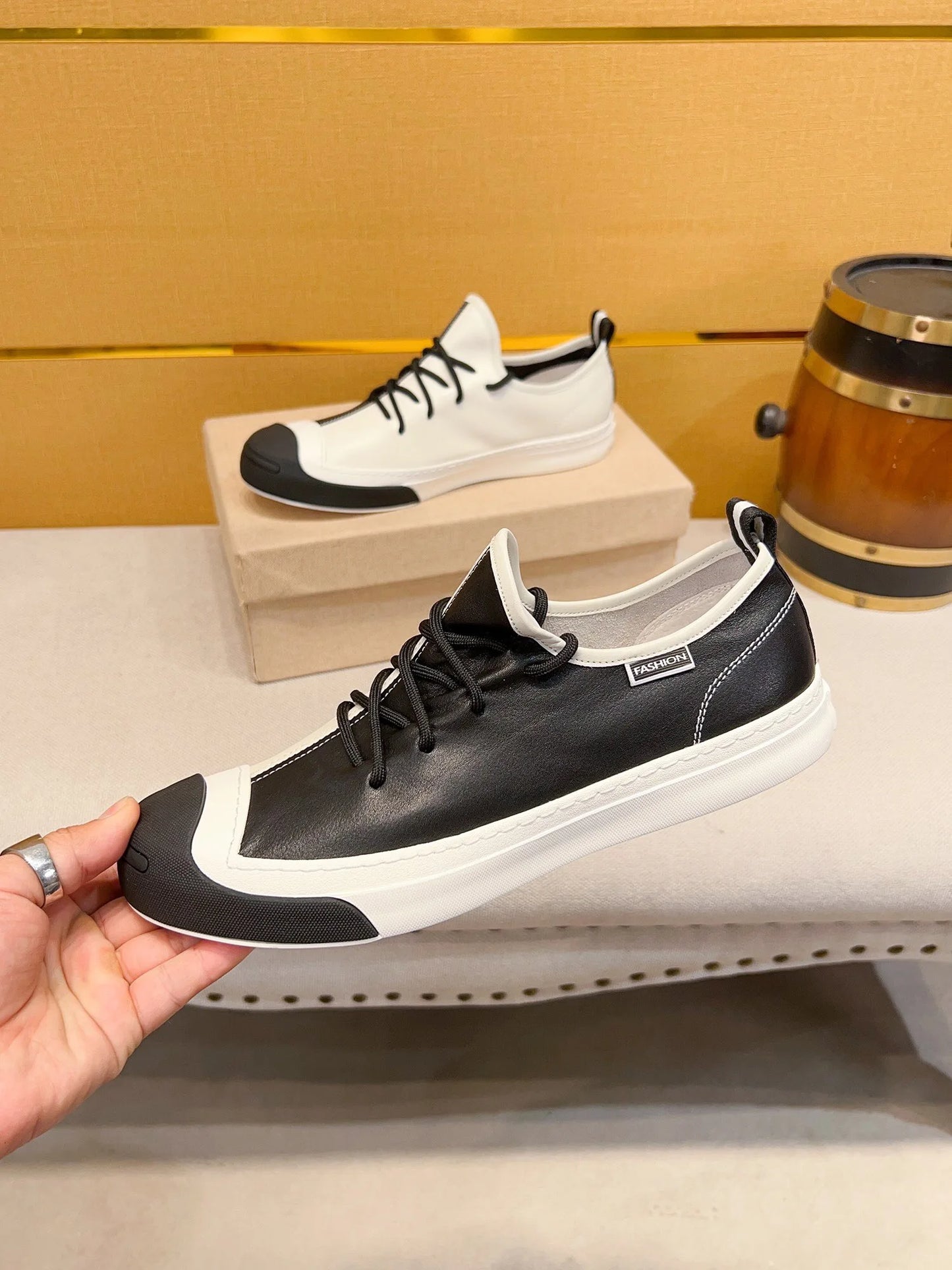 European Men's fashion Genuine leather Sports Lace-up classic Casual shoes sneakers Running shoes