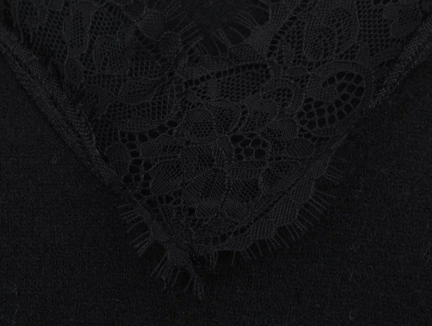 2025 Winter New Women's Sweet and Alluring Fashion V-neck Lace-trimmed Loose Long-sleeved Knit Sweater