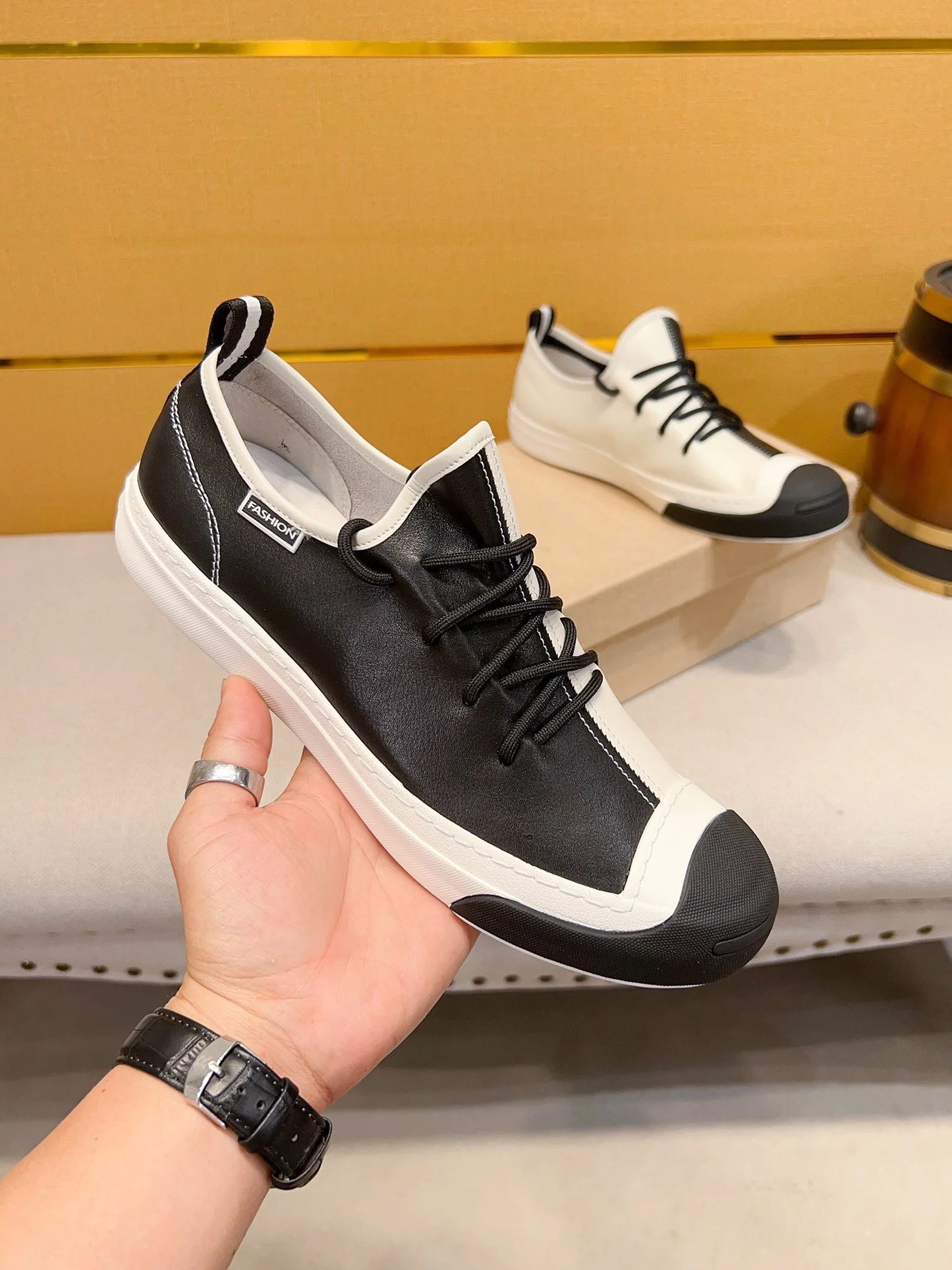 European Men's fashion Genuine leather Sports Lace-up classic Casual shoes sneakers Running shoes