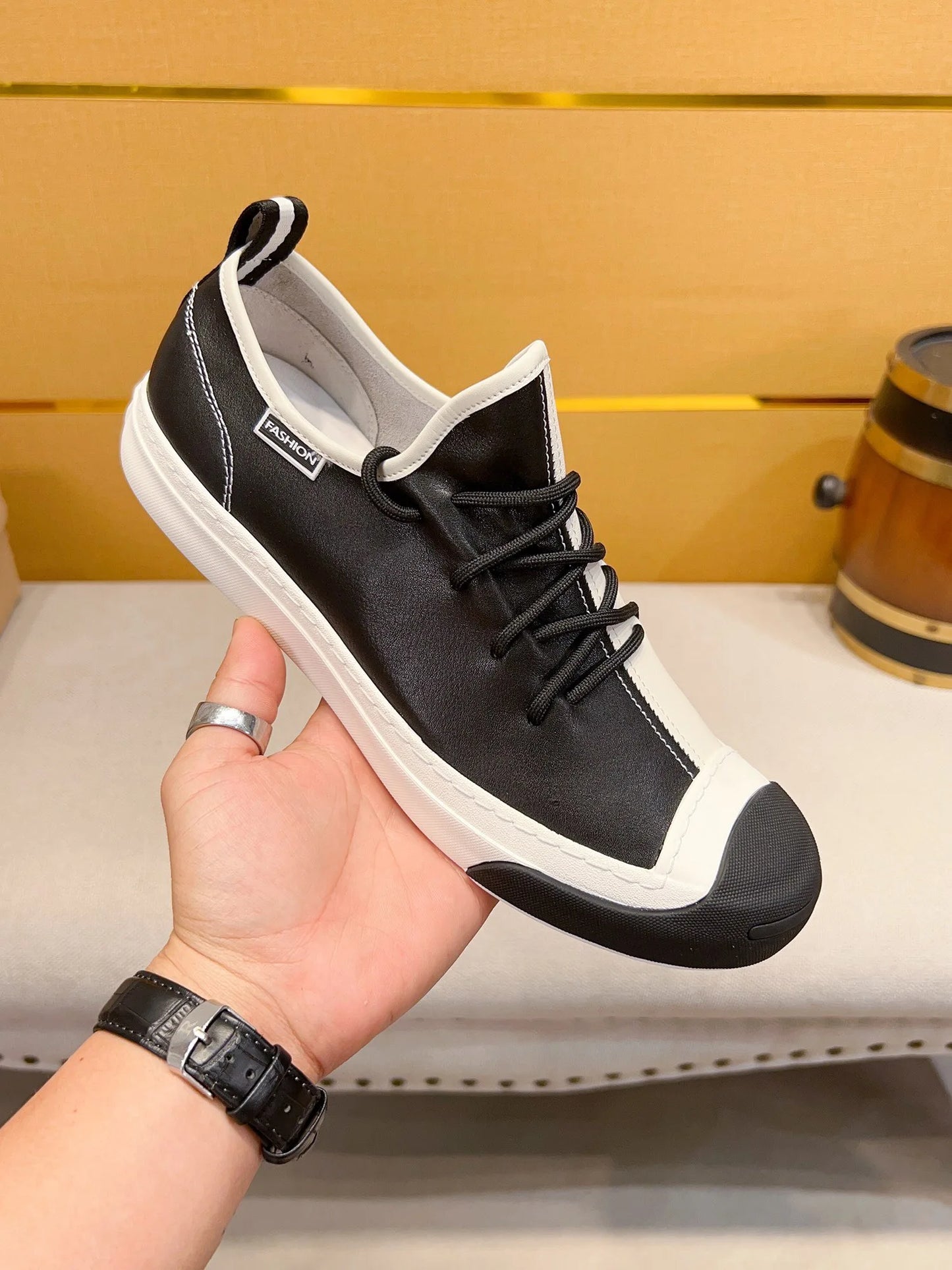 European Men's fashion Genuine leather Sports Lace-up classic Casual shoes sneakers Running shoes