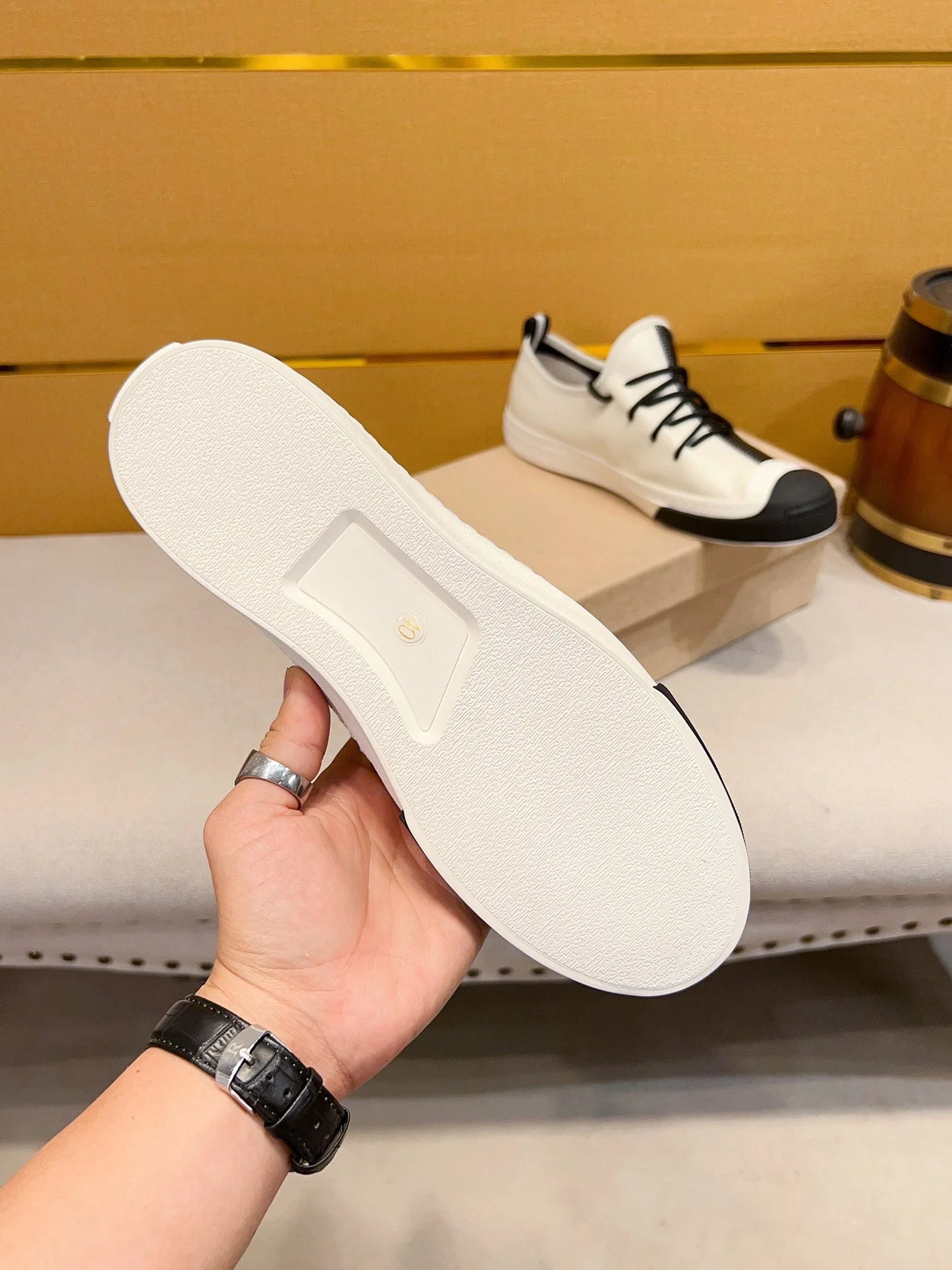 European Men's fashion Genuine leather Sports Lace-up classic Casual shoes sneakers Running shoes