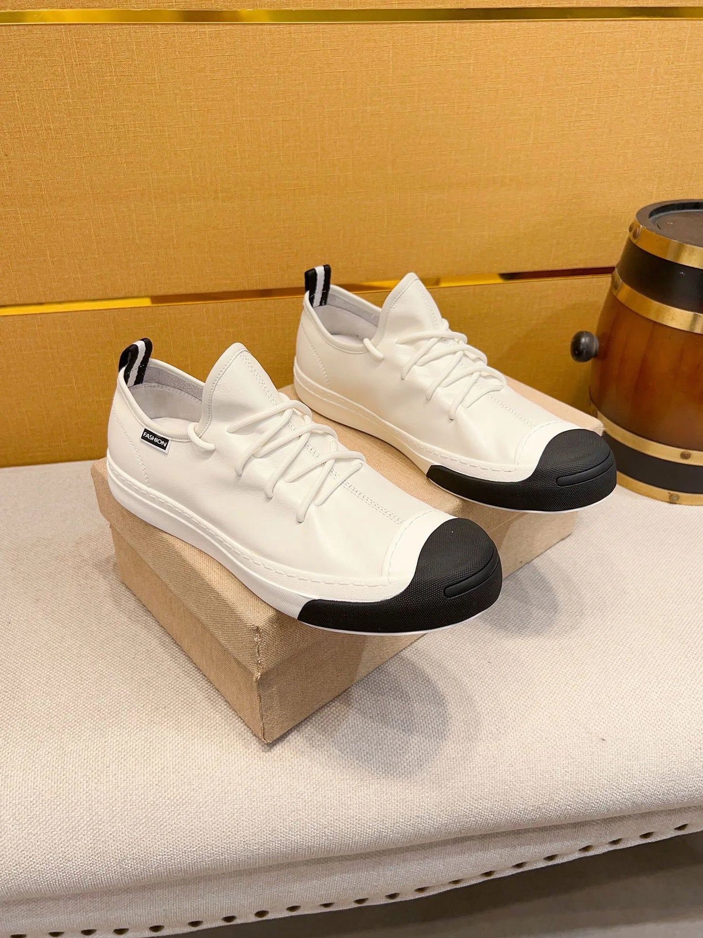 European Men's fashion Genuine leather Sports Lace-up classic Casual shoes sneakers Running shoes