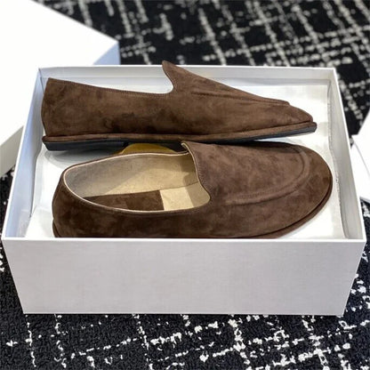 The new Lefu shoes are made of soft leather and feature a fitted silhouette with a classic circular scalp leather lining, which