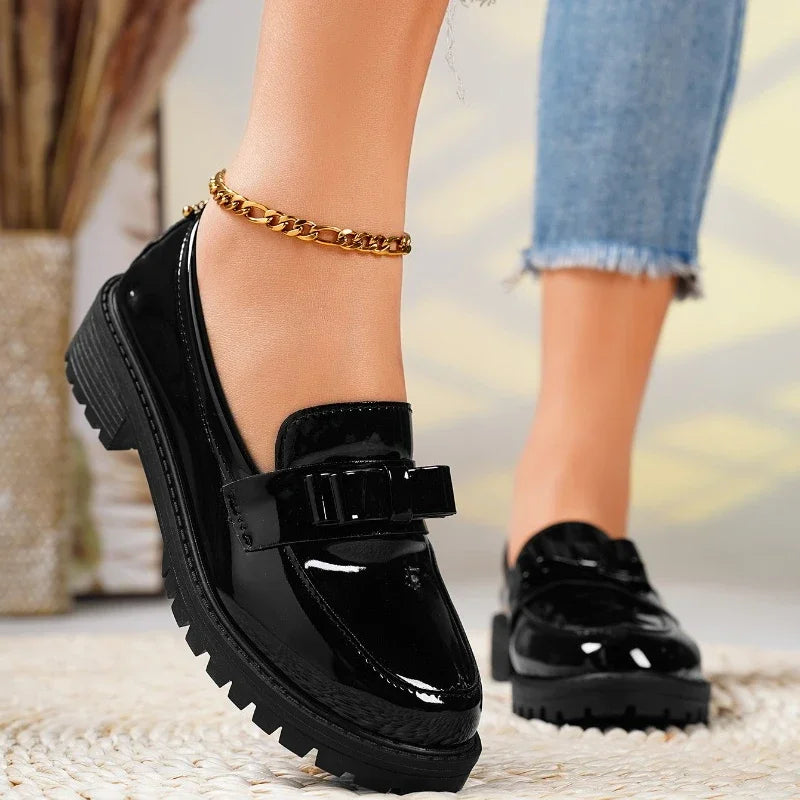 Luxury European and American Leather Shoes 2024 Autumn New Outdoor Leisure Fashion Lacquer Retro Versatile Women's Shoes Loafers