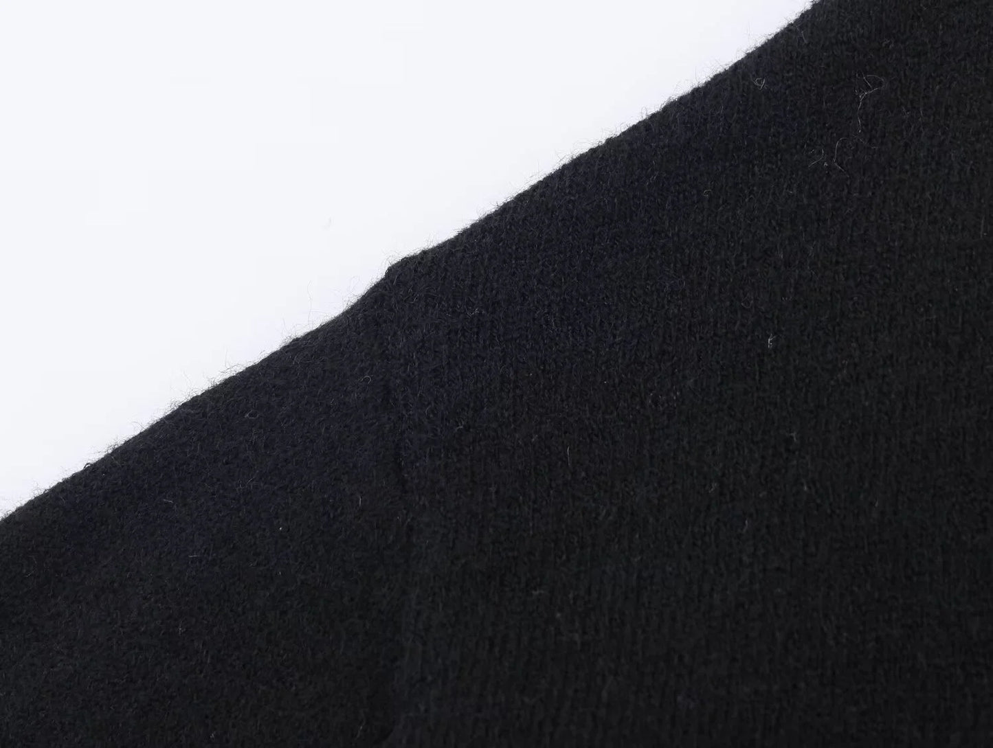 2025 Winter New Women's Sweet and Alluring Fashion V-neck Lace-trimmed Loose Long-sleeved Knit Sweater