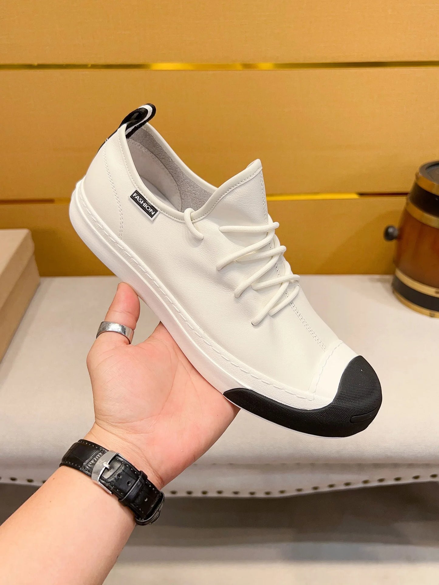 European Men's fashion Genuine leather Sports Lace-up classic Casual shoes sneakers Running shoes