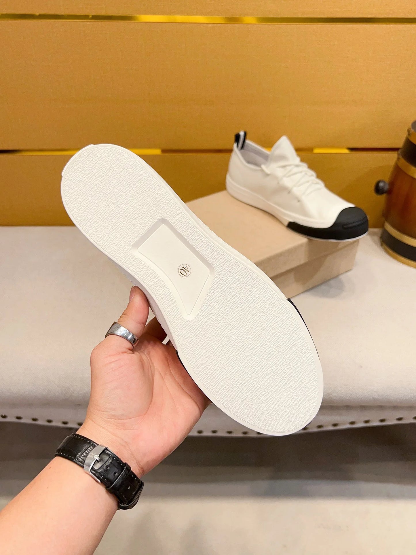 European Men's fashion Genuine leather Sports Lace-up classic Casual shoes sneakers Running shoes