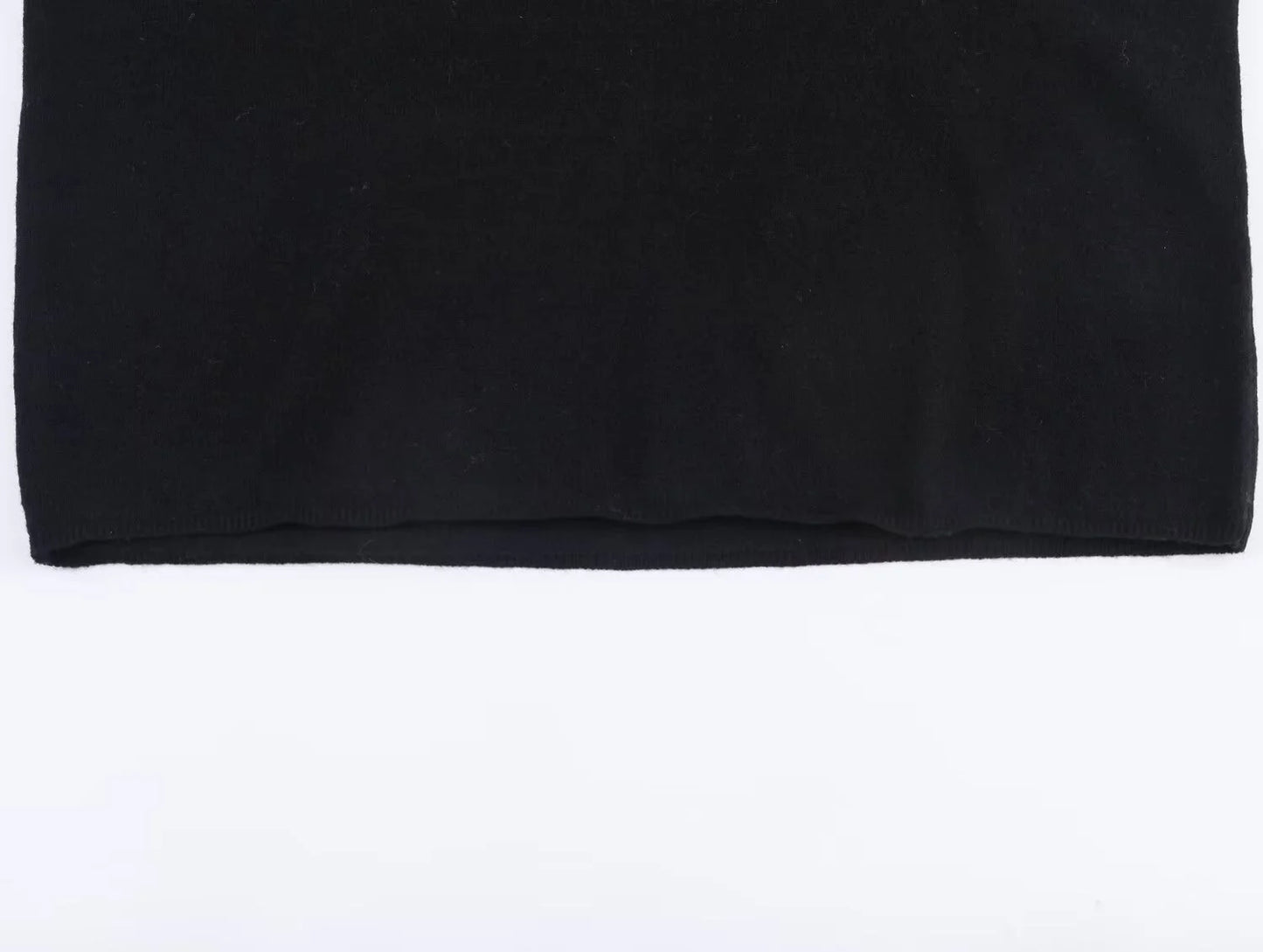 2025 Winter New Women's Sweet and Alluring Fashion V-neck Lace-trimmed Loose Long-sleeved Knit Sweater